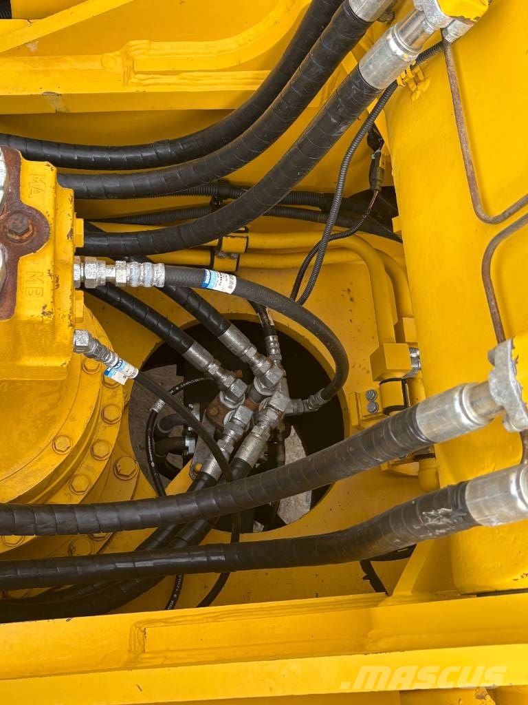 Komatsu PC 400-8 R حفارات زحافة