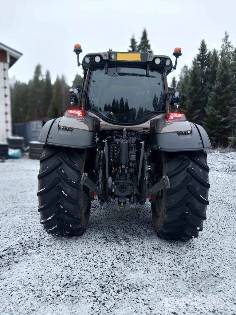 Valtra T 235 D 拖拉机/农用车