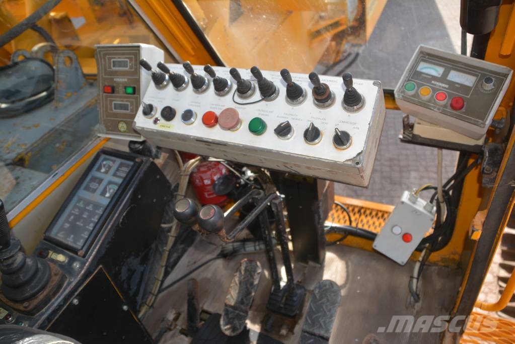 Hitachi KH 500 GLS piledriver / crane Rupshijskranen