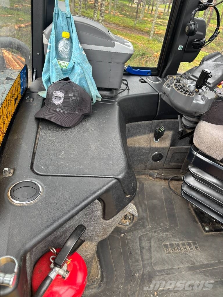 Ponsse BUFFALO 8W フォワーダー