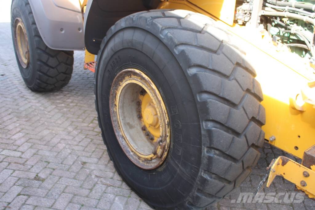 Volvo L 110 H لوادر بعجل