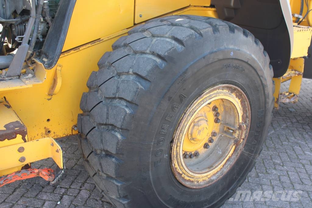 Volvo L 110 H لوادر بعجل