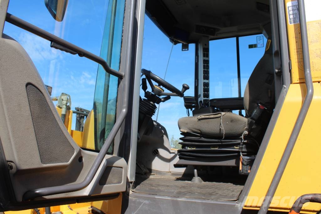 Volvo L 110 H لوادر بعجل