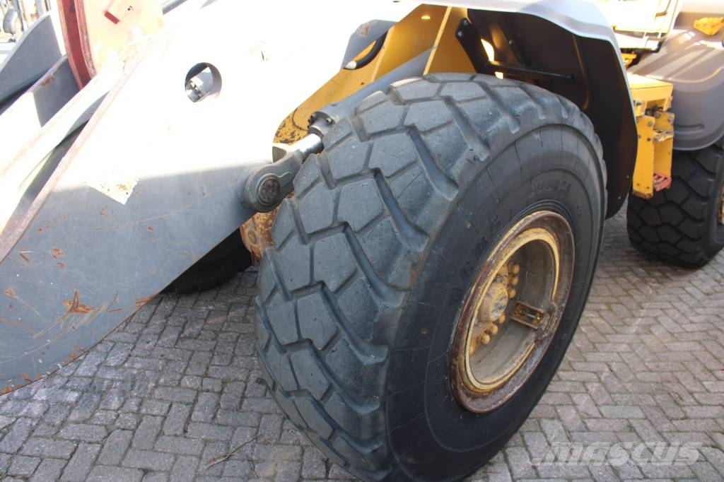Volvo L 110 H لوادر بعجل