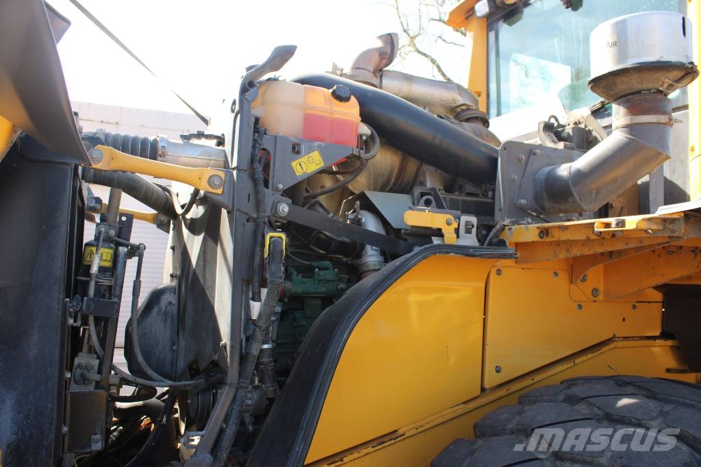 Volvo L 110 H لوادر بعجل