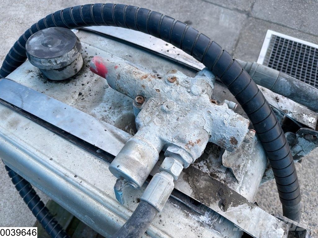 Hyva Tank, pump, hoses, control valve Hidráulica