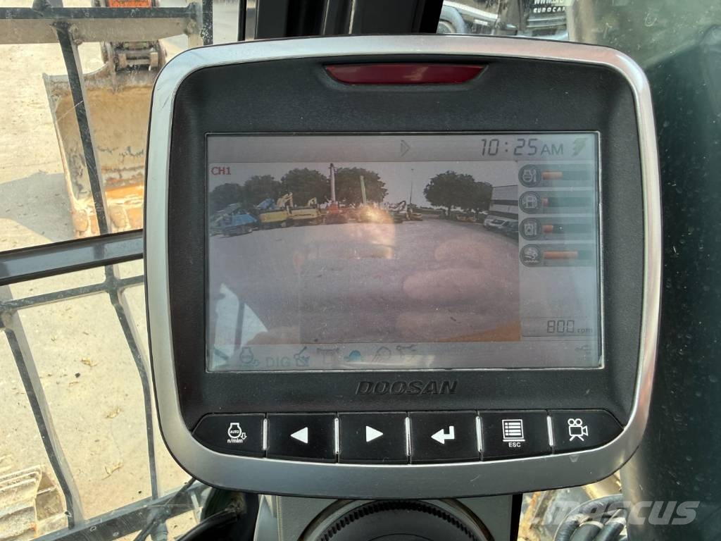 Doosan DX235 NLC-5 Roomikekskavaatorid