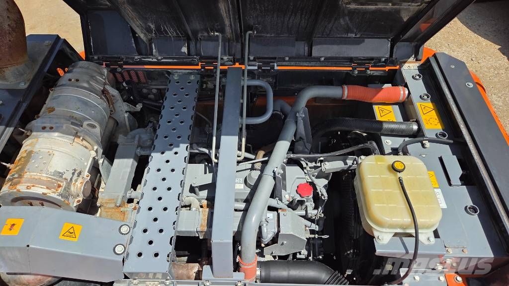 Hitachi ZX 350 LC-6 حفارات زحافة