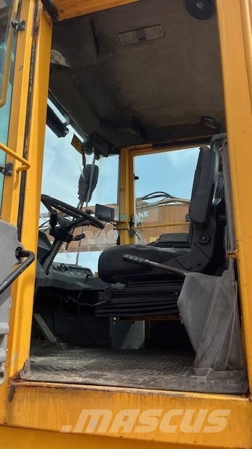 Volvo L 90 C لوادر بعجل