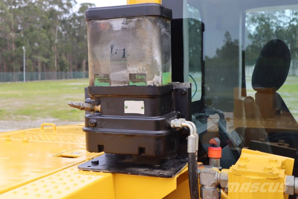 Komatsu PC138US-8 Bageri guseničari