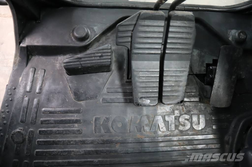 Komatsu PC138US-8 Bageri guseničari