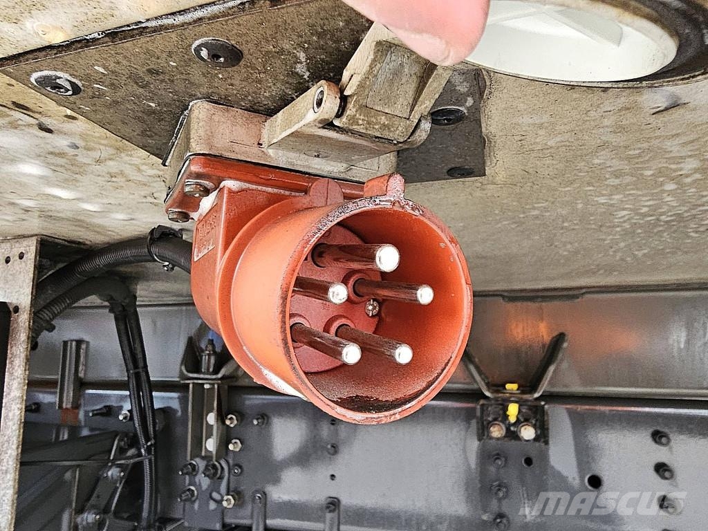 Scania P250 LAMBERET FRIGO LIFT Kølelastbiler