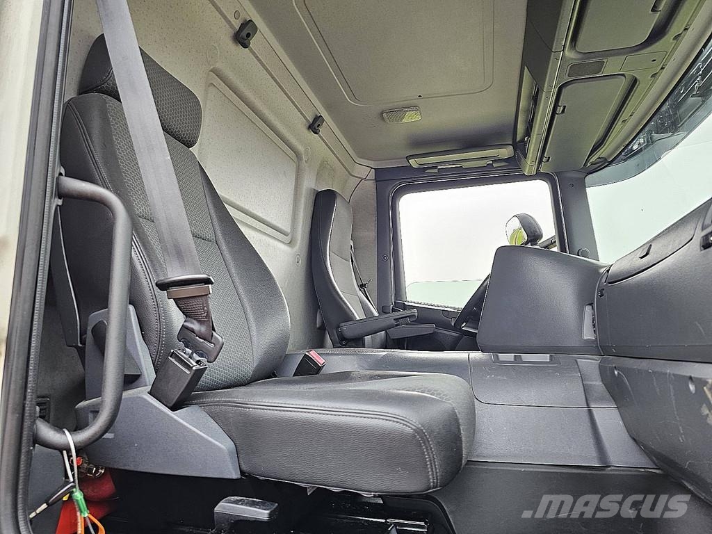 Scania P250 LAMBERET FRIGO LIFT Kølelastbiler