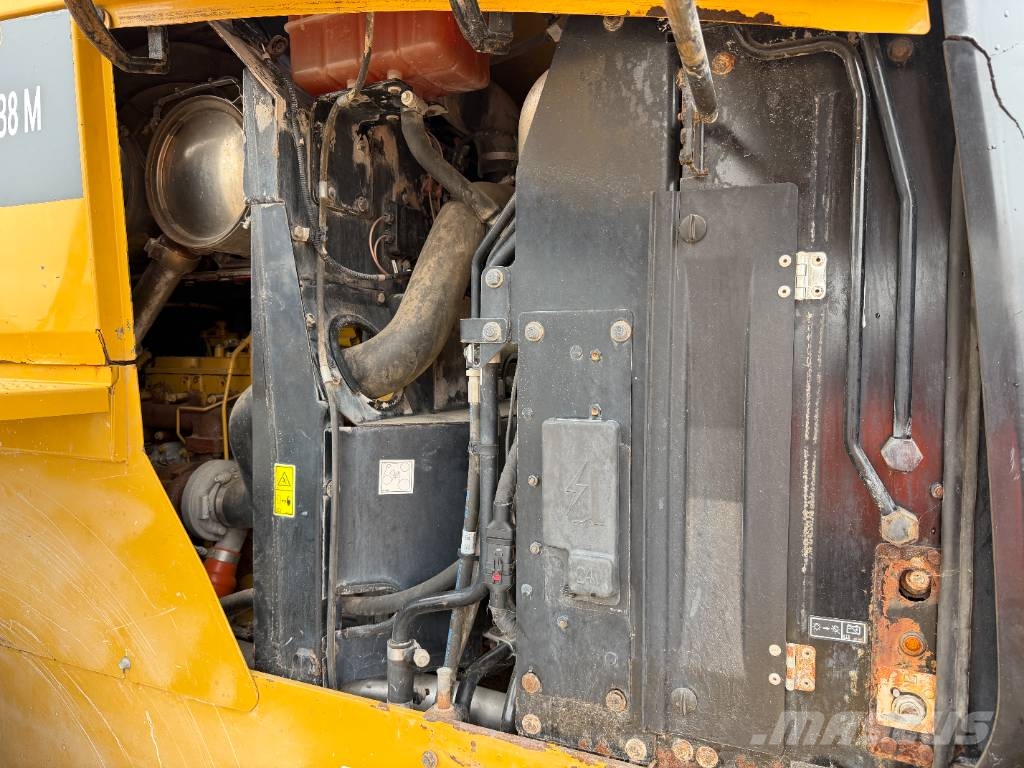 CAT 938 Kolesni nakladalci