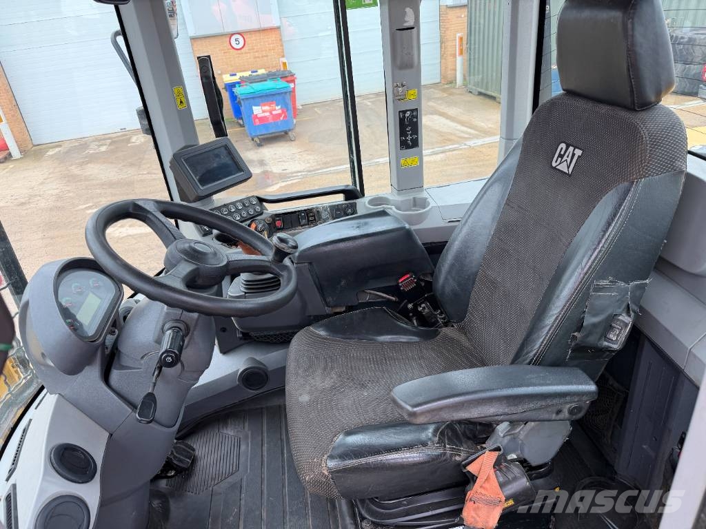 CAT 938 Kolesni nakladalci