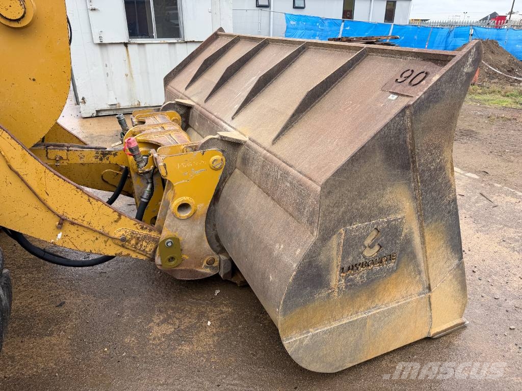 CAT 938 Kolesni nakladalci