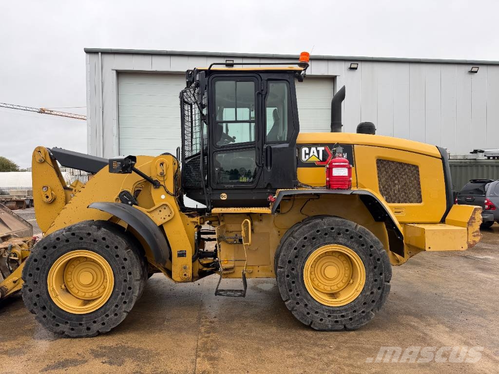 CAT 938 Kolesni nakladalci
