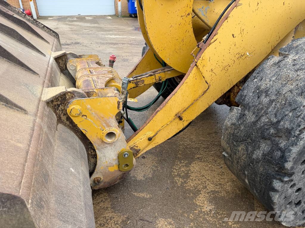 CAT 938 Kolesni nakladalci