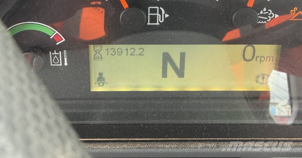 CAT 938 Kolesni nakladalci