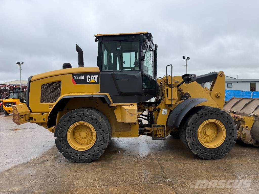 CAT 938 Kolesni nakladalci