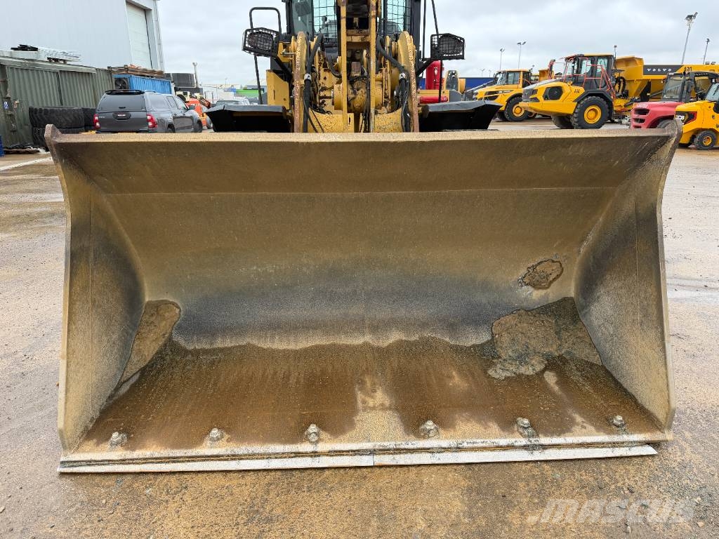 CAT 938 Kolesni nakladalci