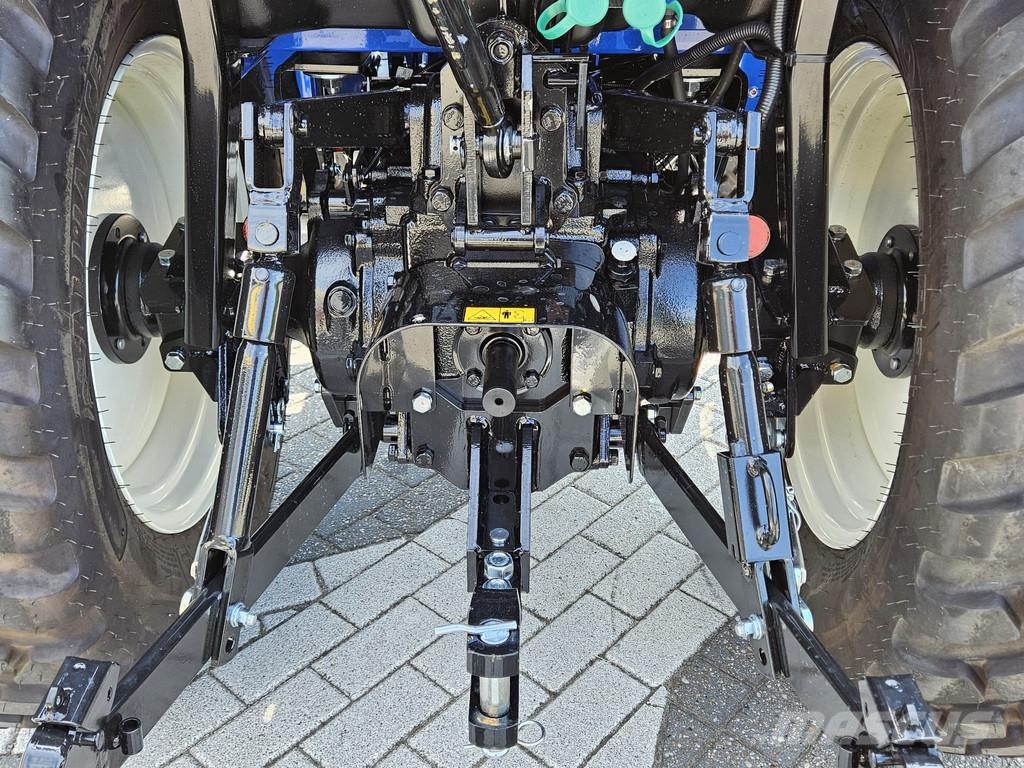 New Holland Boomer 55 HST met voorlader en Kemp balenprikker Kompakttraktorid
