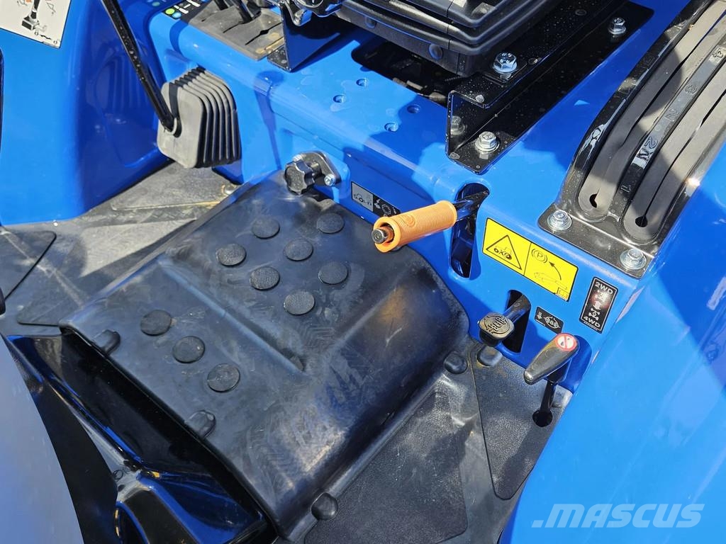 New Holland Boomer 55 HST met voorlader en Kemp balenprikker Kompakttraktorid