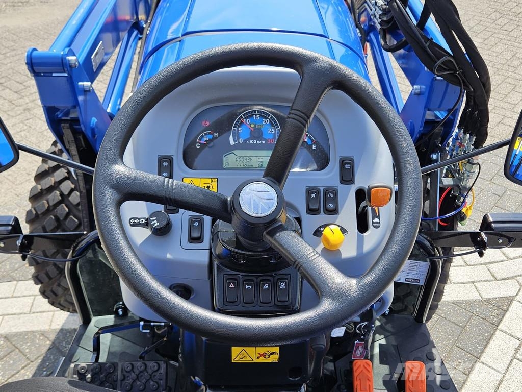 New Holland Boomer 55 HST met voorlader en Kemp balenprikker Kompakttraktorid