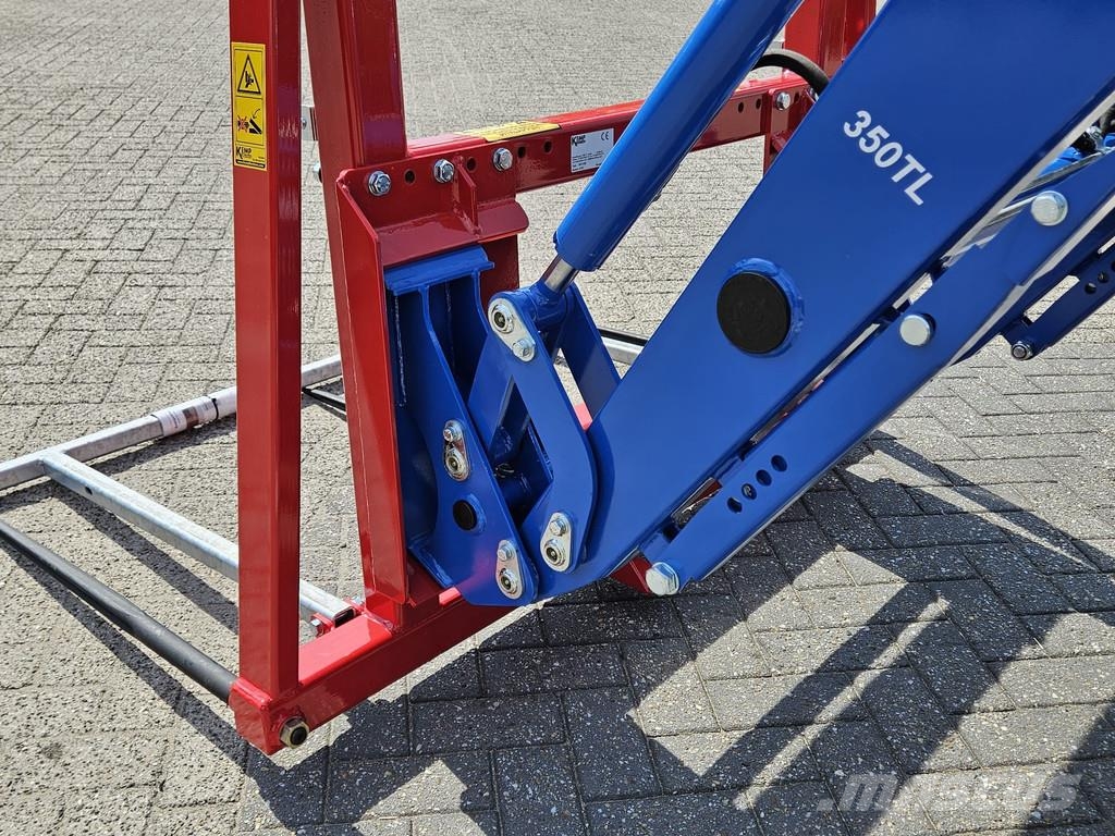 New Holland Boomer 55 HST met voorlader en Kemp balenprikker Kompakttraktorid