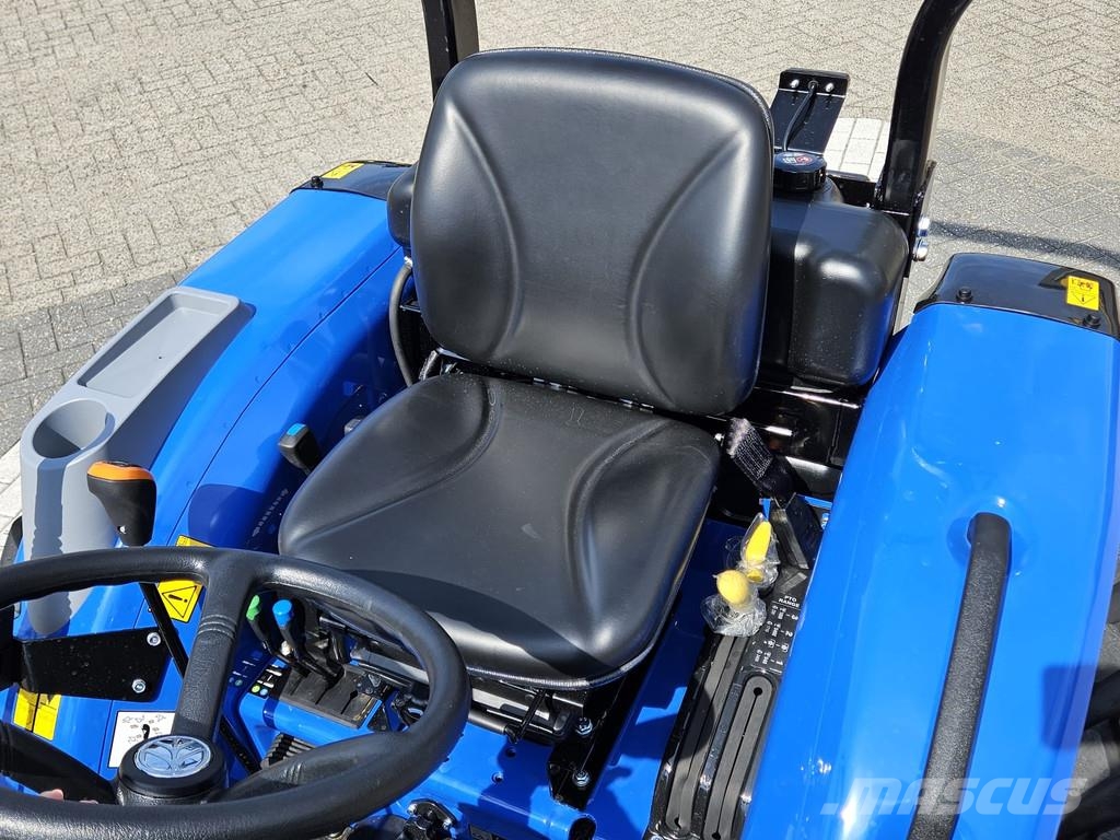 New Holland Boomer 55 HST met voorlader en Kemp balenprikker Kompakttraktorid