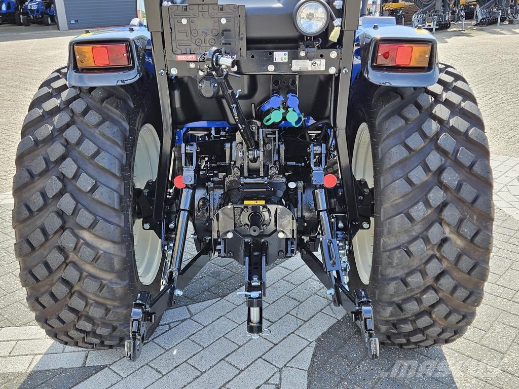 New Holland Boomer 55 HST met voorlader en Kemp balenprikker Kompakttraktorid