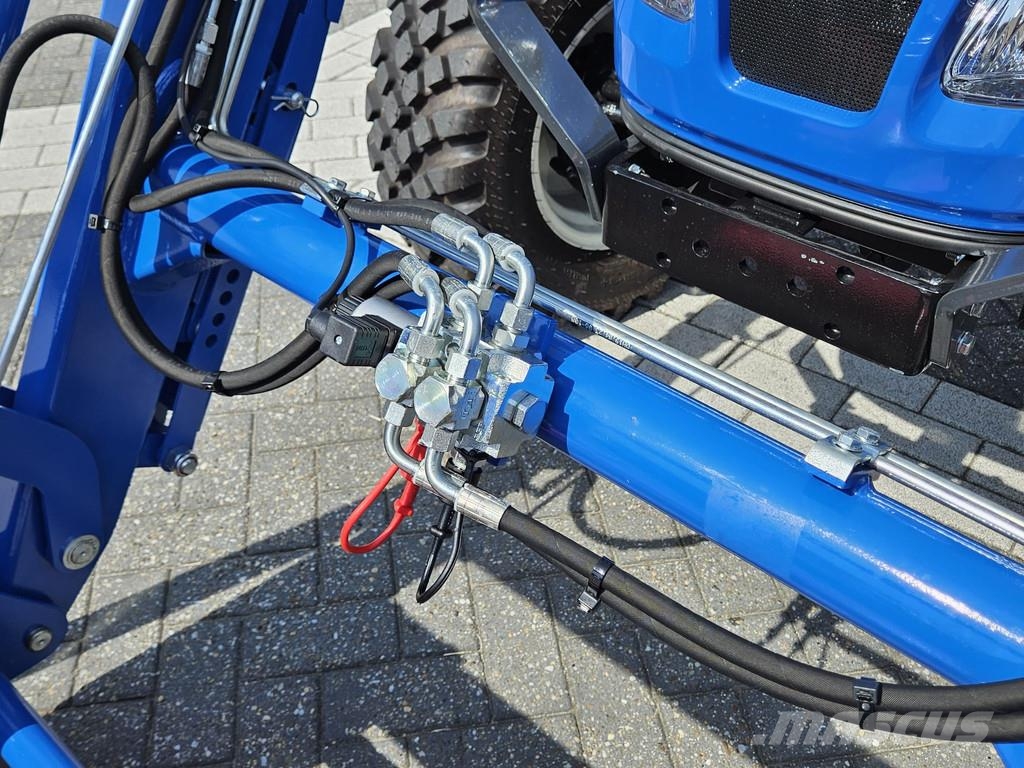 New Holland Boomer 55 HST met voorlader en Kemp balenprikker Kompakttraktorid