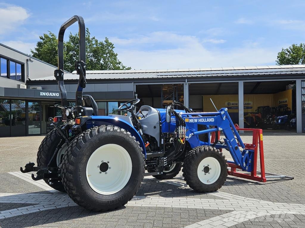 New Holland Boomer 55 HST met voorlader en Kemp balenprikker Kompakttraktorid