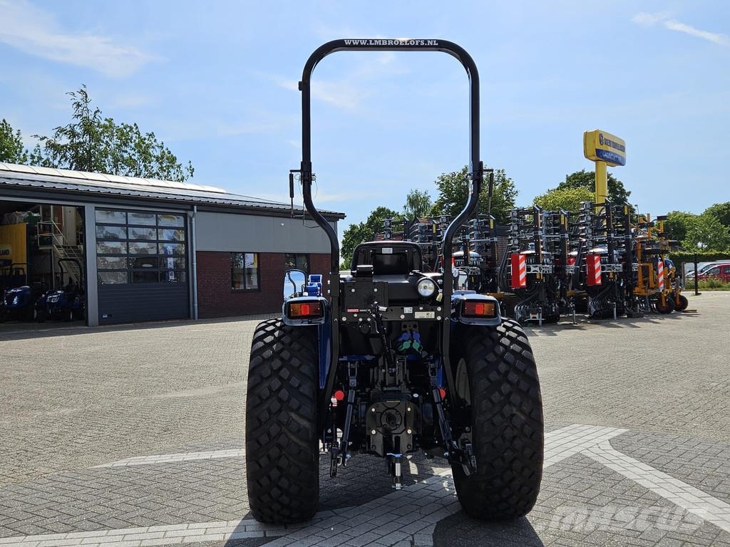 New Holland Boomer 55 HST met voorlader en Kemp balenprikker Kompakttraktorid