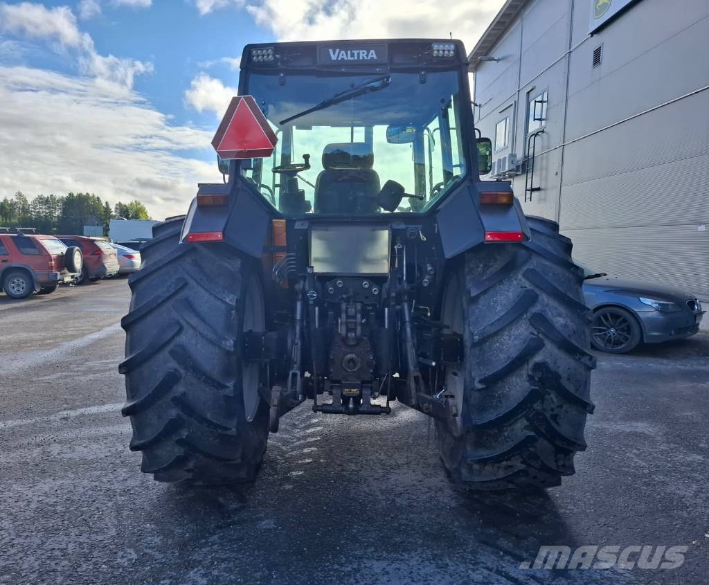Valtra 8400 Traktoriai