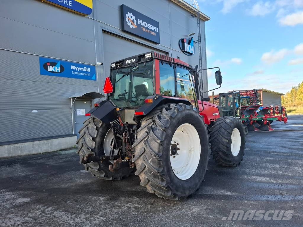 Valtra 8400 Traktoriai