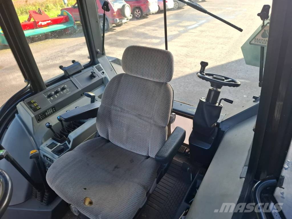 Valtra 8400 Traktoriai