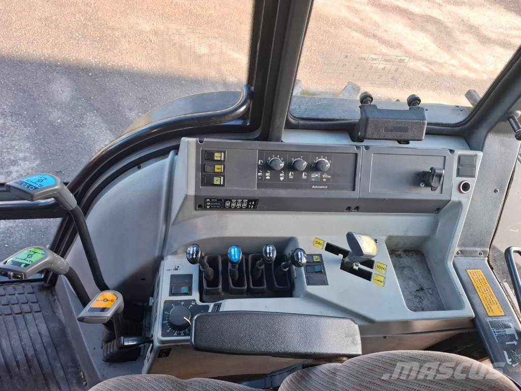 Valtra 8400 Traktoriai