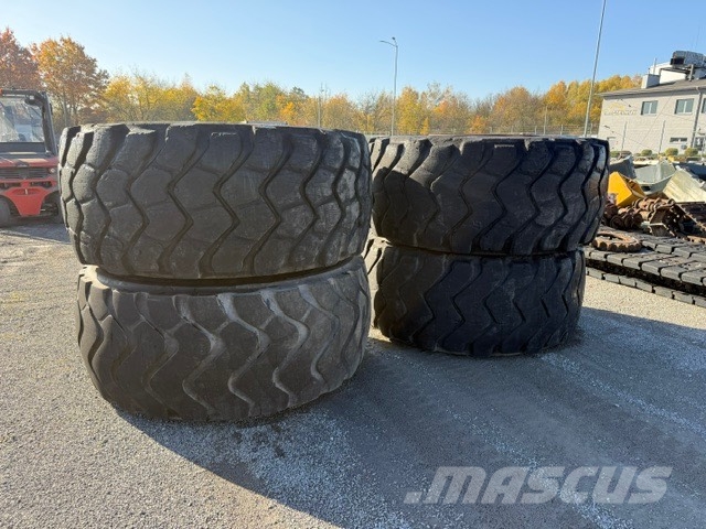 Volvo used tires 4 pcs complet 29.5r25 タイヤ、ホイル、リム