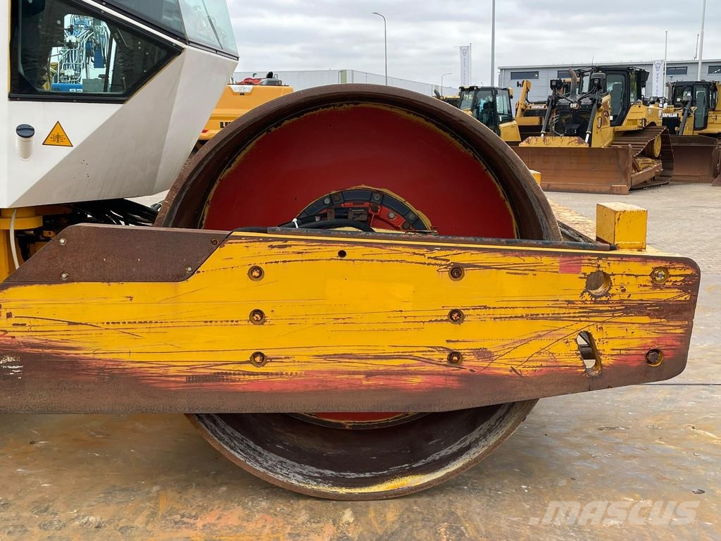 Dynapac CA302D Ühe trumliga rullid
