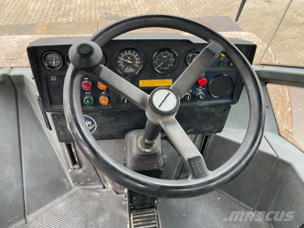 Dynapac CA302D Ühe trumliga rullid