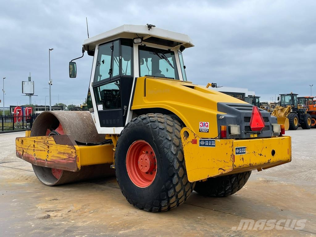 Dynapac CA302D Ühe trumliga rullid
