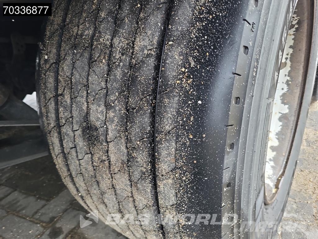 Krone SD Mega Semi-trailer med Gardinsider