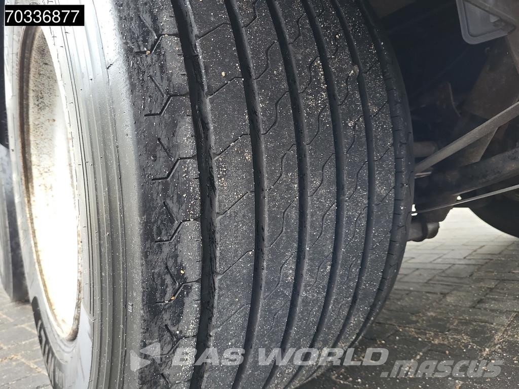 Krone SD Mega Semi-trailer med Gardinsider
