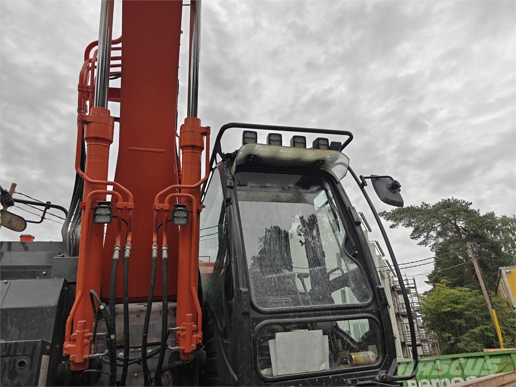 Hitachi ZX 225 USRL-5 Roomikekskavaatorid