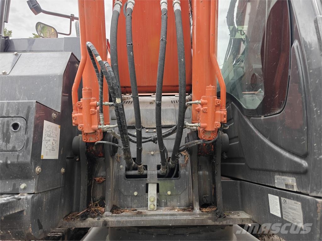 Hitachi ZX 225 USRL-5 Roomikekskavaatorid