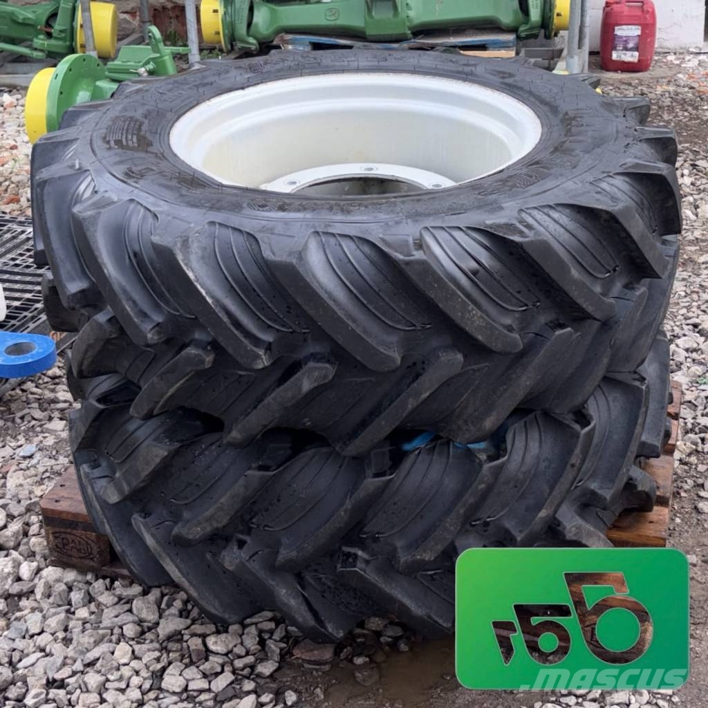 Landini MCCORMICK R24 Wheel, Rim, and Tire 13.6 R24 Ruedas
