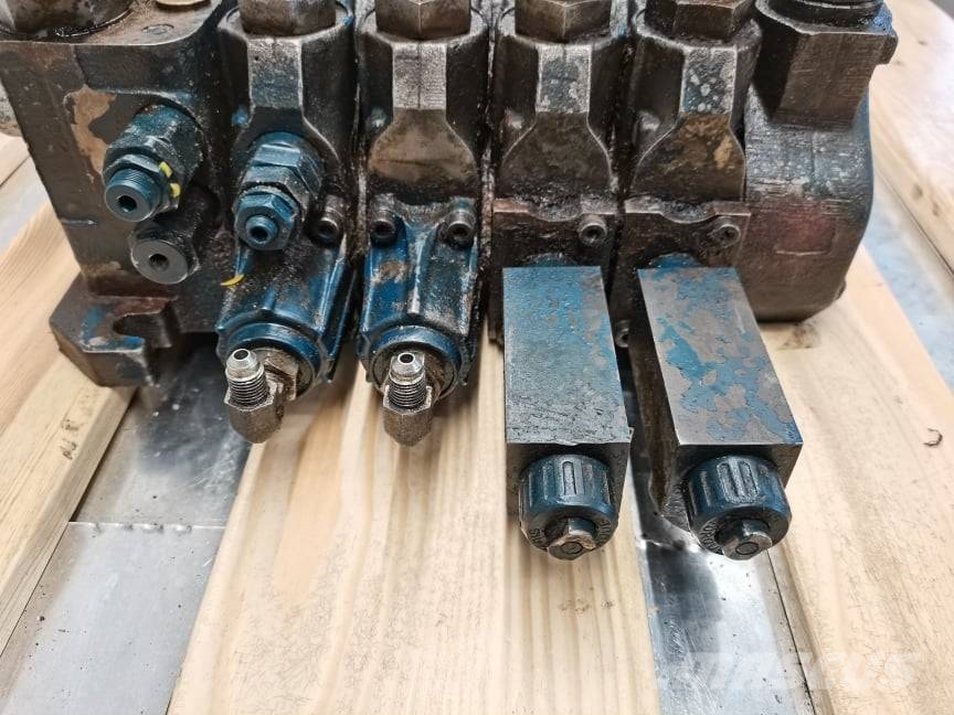 New Holland LM 5040 {hydraulic valves Rexroth ASX01} 유압식 기계
