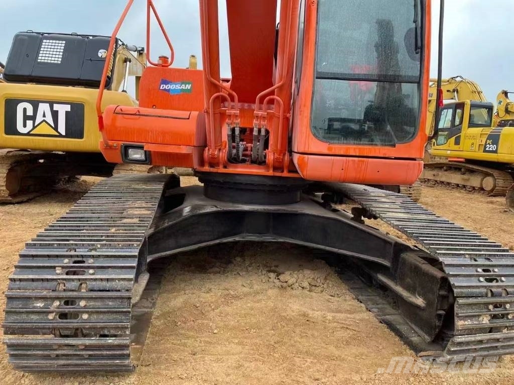 Doosan 220-7 Excavadoras sobre orugas