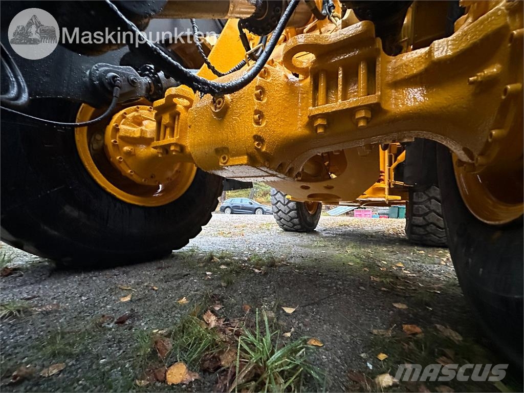 Volvo L70F Riteņu buldozeri